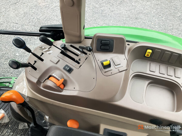 Traktor 2022 John Deere 5058E 4WD